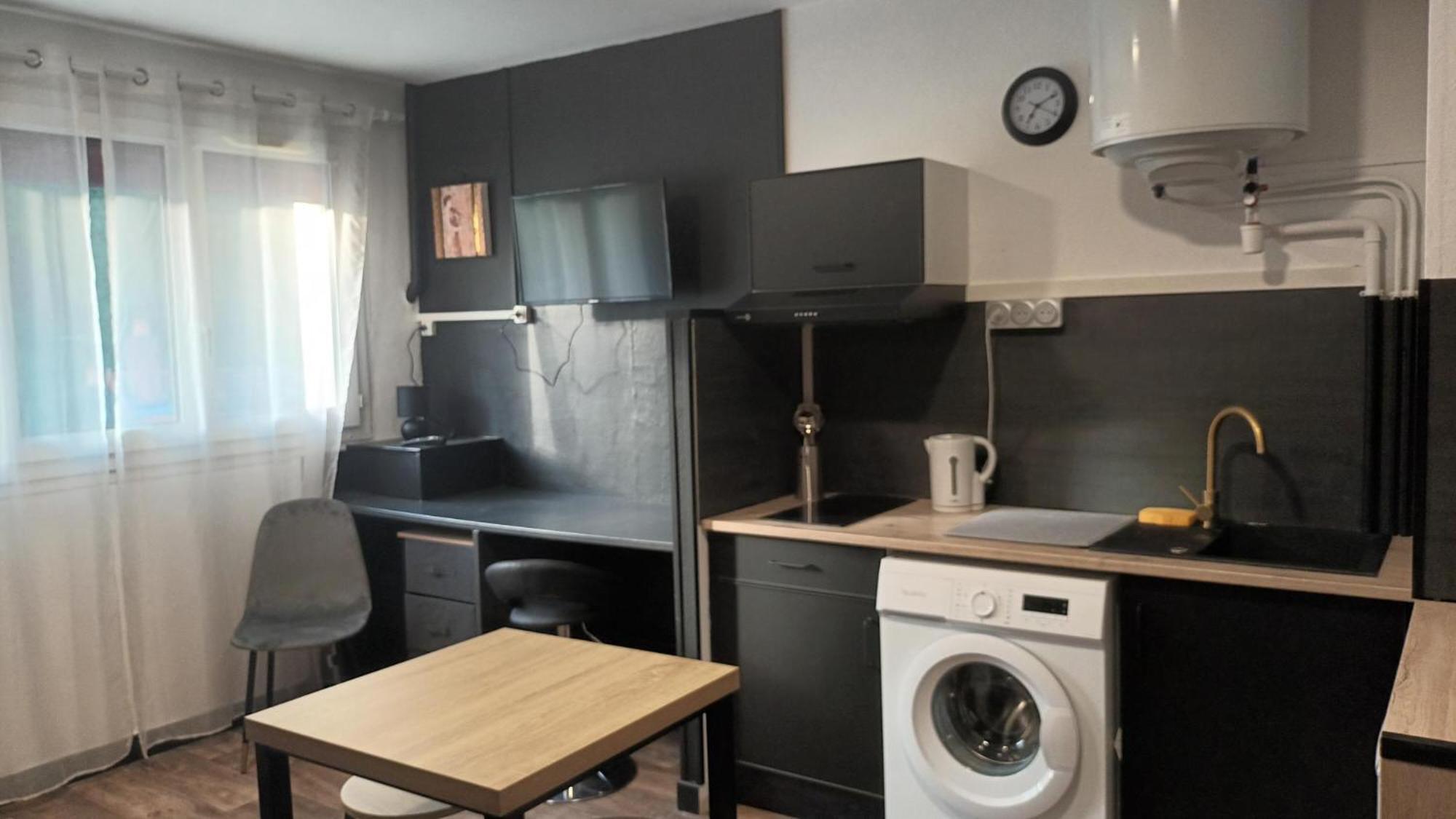 Appartement T1 Proche De Vulcania Pontaumur Luaran gambar