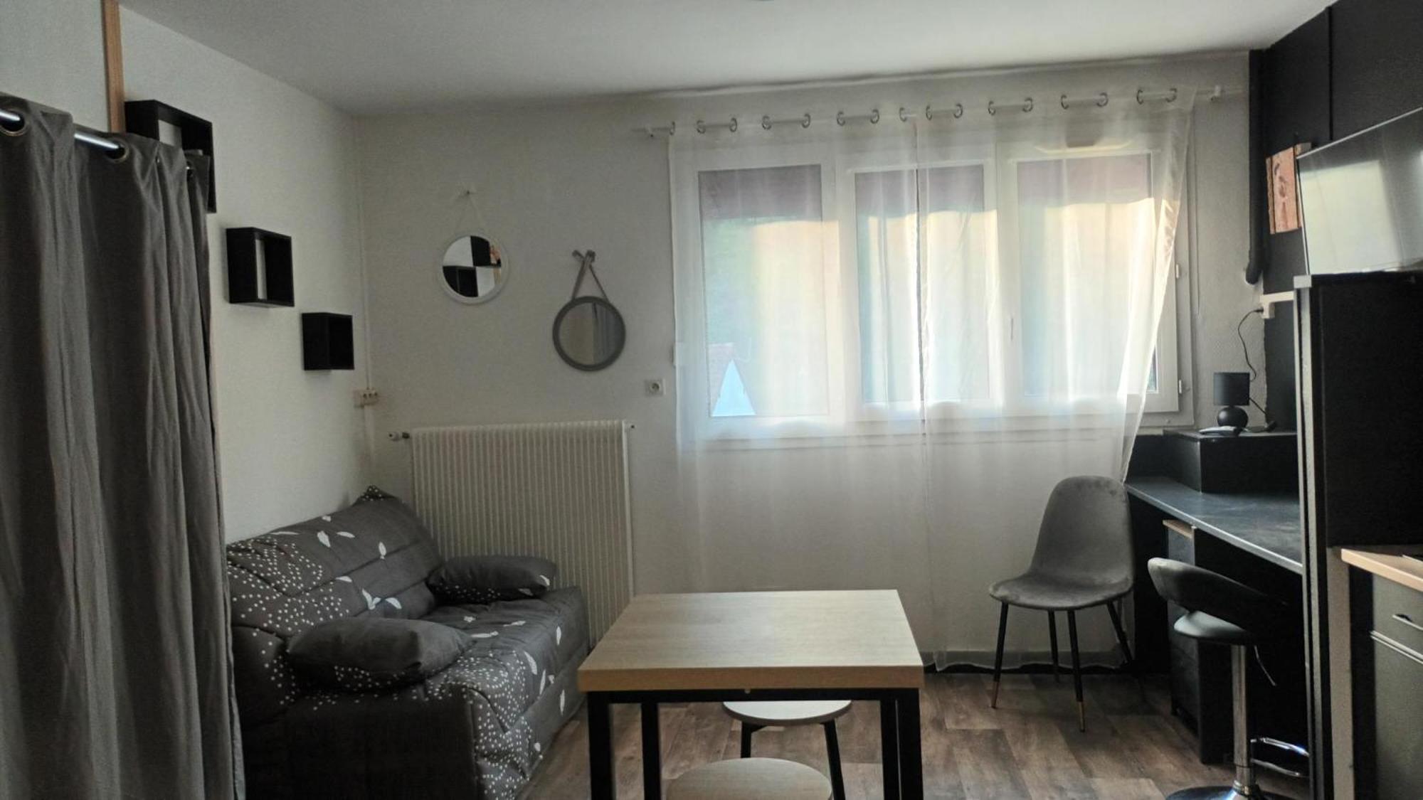 Appartement T1 Proche De Vulcania Pontaumur Luaran gambar