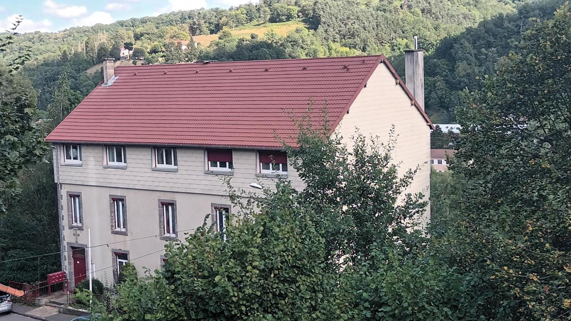 Appartement T1 Proche De Vulcania Pontaumur Luaran gambar